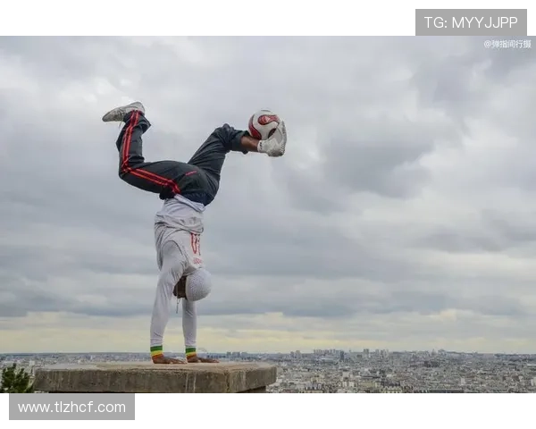 足球明星街头踢球瞬间展现激情与魅力的精彩画面 足球明星街头踢球瞬间展现激情与魅力的精彩画面