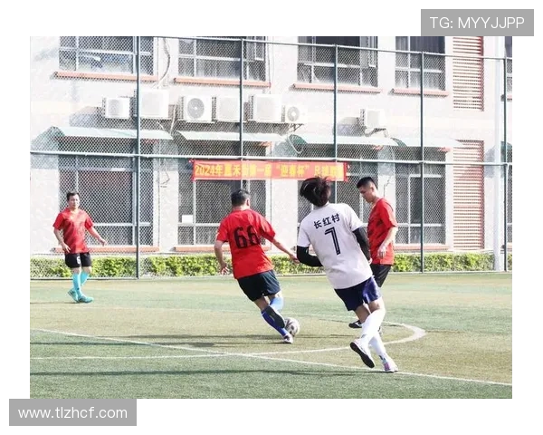 广州足球队在足球团队协作排行榜中荣获第三名展现出色团队精神与默契配合