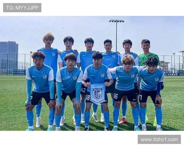 旗开得胜足球明星的荣耀之路与奋斗精神探讨 旗开得胜足球明星的荣耀之路与奋斗精神探讨